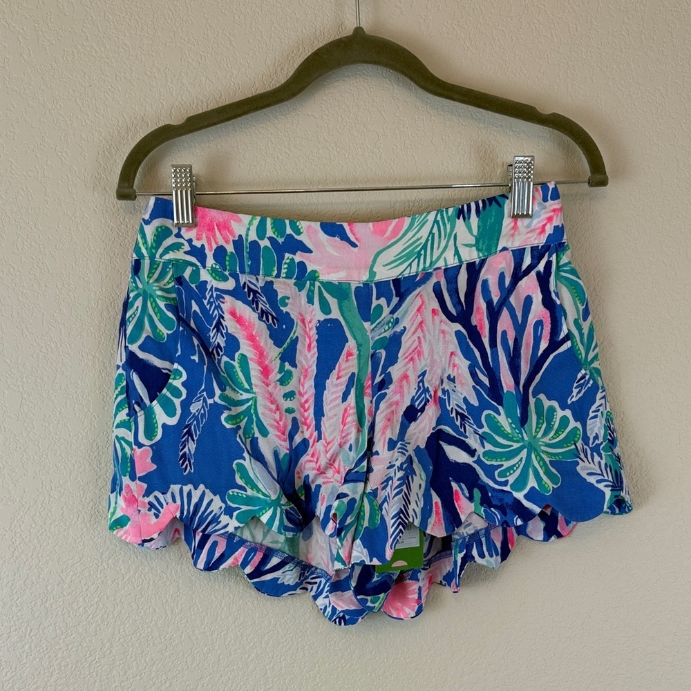 Lilly Putlizer Dahlia Colorful Floral‎ Print Shorts Size Small